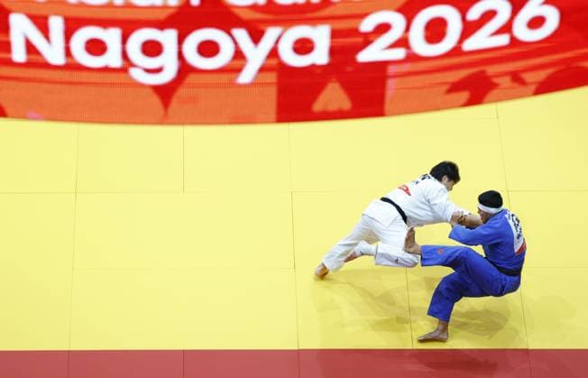 Aichi-Nagoya Asian Games: Judo Japan s Riku Okada (white) competes en route to beating Erlan Sherov of Kyrgyzstan in the Aichi-Nagoya Asian Games men s judo 90-kilogram final at Aichi International Arena in Nagoya, central Japan, on Oct. 2, 2026.  A14AA0005629759P