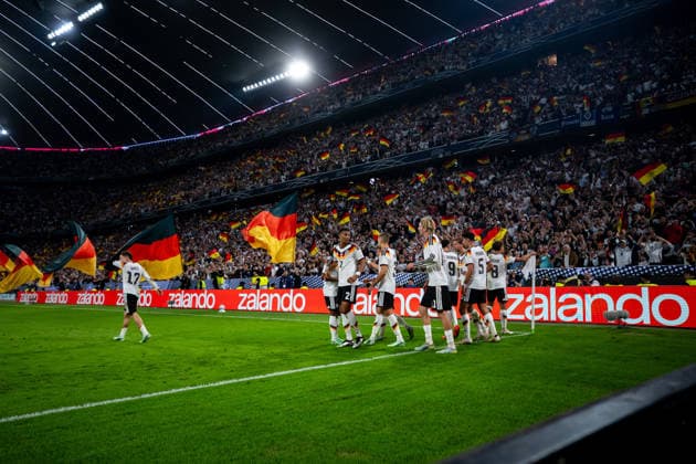 October 1, 2026, GER, Soccer, Men s, UEFA Nations League International Match, League A, Matchday 3, Germany vs. Serbia: Florian Wirtz (Germany, 17), Malick Thiaw (Germany, 2), Waldemar Anton (Germany, 3), Nick Woltemade (Germany, 11), Derry Scherhant (Germany, 9), Aleksandar Pavlovic (Germany, 5), Tom Bischof (Germany), No. 8, celebrating the 1–0 goal; behind him, fans in the stands with flags and Zalando advertising and branding at the Allianz Arena in Munich, Bavaria, Germany Copyright: xNordphoto Memmlerx