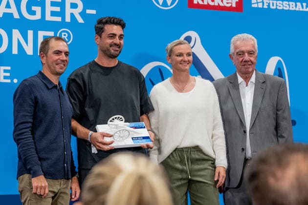 Philipp Lahm, soccer player and 2014 World Cup champion, and Alexandra Popp, soccer player and Olympic champion, with Bulut Aksoy of FSV Duisburg II, 118 goals in League 10 at the ceremony honoring the top goal scorers in German amateur soccer at the Volkswagen VW Media Lounge, themed Top Scorer Award for Everyone, GER, Germany vs. Serbia, soccer, UEFA Nations League, League A group stage, Matchday 3, 2026–2027 season, October 1, 2026. DFL and DFB regulations prohibit any use of photographs as image sequences and or quasi-video. Photo: HMB Media, Heike Feiner Copyright: HMBxMedia HeikexFeiner