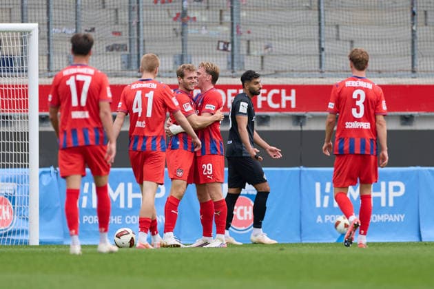 Joy and celebration in Heidenheim surrounding Mikkel Kaufmann 1 FC Heidenheim, 29 GER, 1 FC Heidenheim 1846 e.V. vs. FC Würzburger Kickers, Soccer, Men s Friendly Matches, 2026–2027 Season, October 2, 2026 GER, 1 FC Heidenheim 1846 e.V. vs. FC Würzburger Kickers, Soccer, Men’s Friendly Matches, 2026–2027 Season, October 2, 2026, Heidenheim an der Brenz Copyright: xEibner-Pressefoto GeraldxOelze-dexStoppanyx EP_ODS