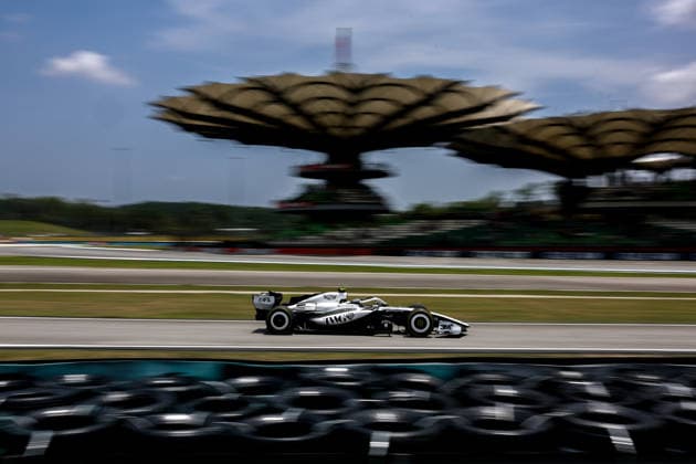 77 BOTTAS Valtteri (FIN), Cadillac F1 Team MAC 26, action from the 2026 Bahrain F1 Grand Prix (Round 16) in Malaysia, 2026 Bahrain F1 Grand Prix (Round 16) in Malaysia 81 PIASTRI Oscar (GER), McLaren F1 Team MCL40, action from the 2026 Bahrain F1 Grand Prix in Malaysia during the 2026 Formula 1 Bahrain Grand Prix in Malaysia, the 16th round of the 2026 Formula One World Championship from October 2 to 4, 2026 at the Sepang International Circuit in Sepang, Malaysia. Photo by Jiri Krenek, Active Pictures Malaysia