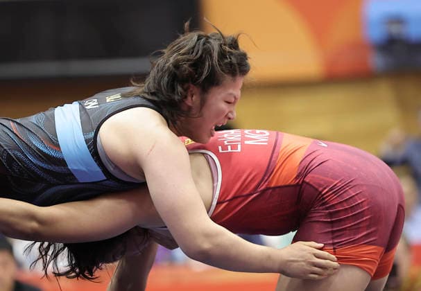 (261002) -- NAGOYA, Oct. 2, 2026 -- Li Wenji (L) of China competes with Mongolia s Davaanasan Enkh-Amar during the women s 76kg bronze medal match of Wrestling at the 20th Asian Games Aichi-Nagoya 2026 in Nagoya, Japan, Oct. 2, 2026. ) (SP)JAPAN-NAGOYA-ASIAN GAMES-WRESTLING-WOMEN S 76KG LongxLei