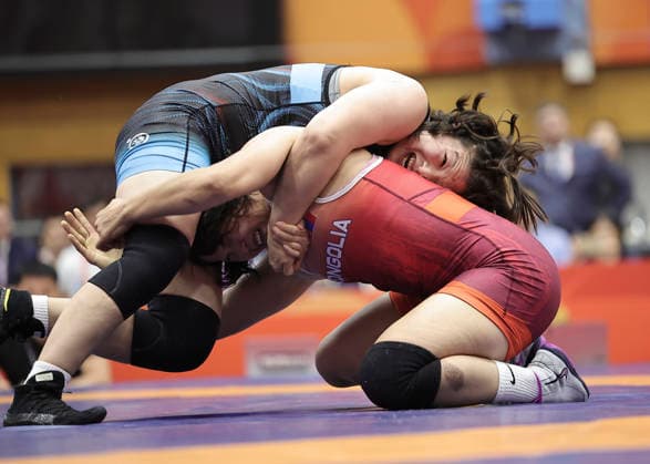 (261002) -- NAGOYA, Oct. 2, 2026 -- Li Wenji (L) of China competes with Mongolia s Davaanasan Enkh-Amar during the women s 76kg bronze medal match of Wrestling at the 20th Asian Games Aichi-Nagoya 2026 in Nagoya, Japan, Oct. 2, 2026. ) (SP)JAPAN-NAGOYA-ASIAN GAMES-WRESTLING-WOMEN S 76KG LongxLei 