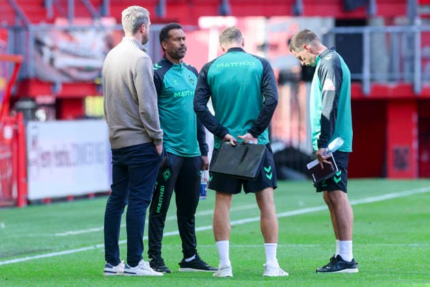 Peter Niemeyer, Head of Licensing, Werder Bremen; Daniel Thioune, Coach, Werder Bremen; Assistant Coach Christian Gross of Werder Bremen and Assistant Coach Jan Hoepner of Werder Bremen chat during the friendly match between FC Twente Enschede and Werder Bremen at De Grolsch Veste on October 2, 2026, in Enschede, Netherlands. Photo by Marco Steinbrenner, DeFodi Images. Head of Licensing Peter Niemeyer of Werder Bremen, Head Coach Daniel Thioune of Werder Bremen, Assistant Coach Christian Gross of Werder Bremen and Assistant Coach Jan Hoepner of Werder Bremen talk together during the friendly match between FC Twente Enschede and Werder Bremen at De Grolsch Veste on October 2, 2026, in Enschede, Netherlands Photo by Marco Steinbrenner, DeFodi Images Photo by Marco Steinbrenner, DeFodi Images