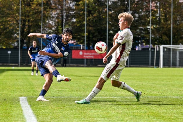October 2, 2026, GER, Soccer, Men s, FSP, FC Augsburg vs. Hertha BSC Berlin Kevin Sessa (Hertha BSC), 8; Hennes Behrens (FC Augsburg), 16; Augsburg; Paul Renz Academy; Bavaria; Germany Copyright: xNordphotox xHafnerx