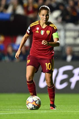 IPA89220071 - Manuela Giugliano of A.S. Roma Femminile is in action during Matchday 2 of the 2026 27 UEFA Women s Champions League group stage, a soccer match between A.S. Roma and FC Barcelona, Barca at Tre Fontane Stadium on September 30, 2026, in Rome, Italy.  Copyright: xDomenicoxCippitelli IPAxSportx xx IPA89220071