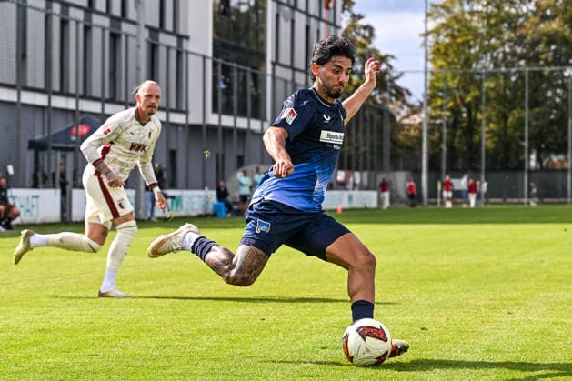 October 2, 2026, GER, Soccer, Men s, FSP, FC Augsburg vs. Hertha BSC Berlin Kevin Sessa Hertha BSC, 8 Augsburg Paul Renz Academy Bavaria Germany Copyright: xNordphotox xHafnerx