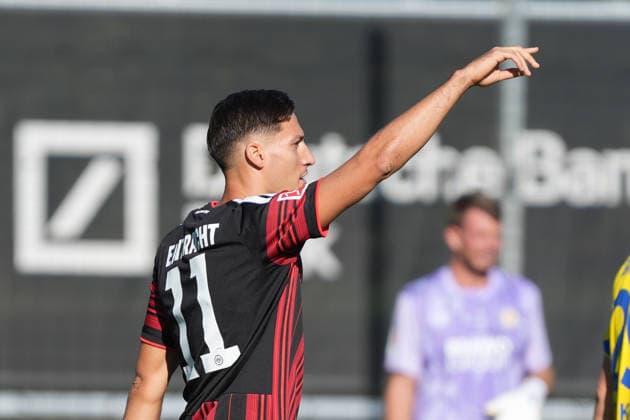 Younes Ebnoutalib of Eintracht Frankfurt gives instructions October 2, 2026 Bundesliga, Season 26–27 Eintracht Frankfurt vs. Eintracht Braunschweig, Deutsche Bank Park, Training Field, Friendly Match