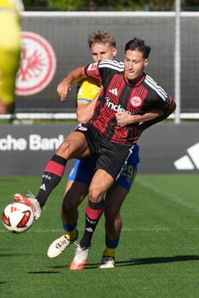 Younes Ebnoutalib: Eintracht Frankfurt Recovers the Ball, October 2, 2026; Bundesliga, Season 26–27; Eintracht Frankfurt vs. Eintracht Braunschweig; Deutsche Bank Park; Training Field; Friendly Match