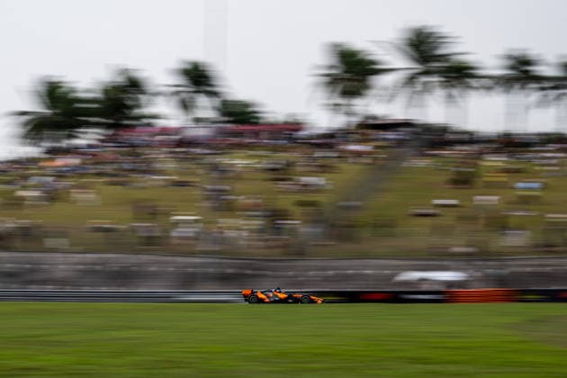 F1 - BAHRAIN GRAND PRIX IN MALAYSIA 2026 81 PIASTRI Oscar (aus), McLaren F1 Team MCL40, action during the 2026 Formula 1 Bahrain Grand Prix in Malaysia, 16th round of the 2026 Formula One World Championship, WM, Weltmeisterschaft from October 2 to 4, 2026 on the Sepang International Circuit, in Sepang, Malaysia - SepangMalaysia  Copyright: xALBERTOxVIMERCATIx