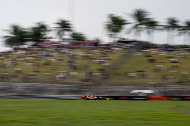 F1 - BAHRAIN GRAND PRIX IN MALAYSIA 2026 81 PIASTRI Oscar (aus), McLaren F1 Team MCL40, action during the 2026 Formula 1 Bahrain Grand Prix in Malaysia, 16th round of the 2026 Formula One World Championship, WM, Weltmeisterschaft from October 2 to 4, 2026 on the Sepang International Circuit, in Sepang, Malaysia - SepangMalaysia  Copyright: xALBERTOxVIMERCATIx