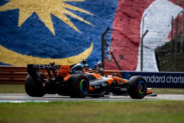 F1 - BAHRAIN GRAND PRIX IN MALAYSIA 2026 81 PIASTRI Oscar (aus), McLaren F1 Team MCL40, action during the 2026 Formula 1 Bahrain Grand Prix in Malaysia, 16th round of the 2026 Formula One World Championship, WM, Weltmeisterschaft from October 2 to 4, 2026 on the Sepang International Circuit, in Sepang, Malaysia - SepangMalaysia  Copyright: xALBERTOxVIMERCATIx