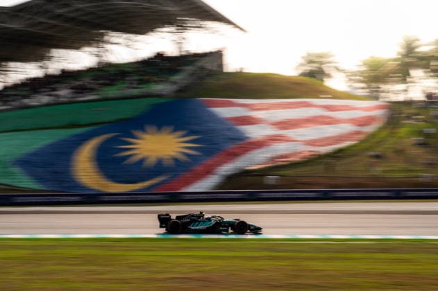 F1 - BAHRAIN GRAND PRIX IN MALAYSIA 2026 12 KIMI ANTONELLI Andrea (ita), Mercedes AMG F1 Team W17, action during the 2026 Formula 1 Bahrain Grand Prix in Malaysia, 16th round of the 2026 Formula One World Championship, WM, Weltmeisterschaft from October 2 to 4, 2026 on the Sepang International Circuit, in Sepang, Malaysia - SepangMalaysia  Copyright: xALBERTOxVIMERCATIx