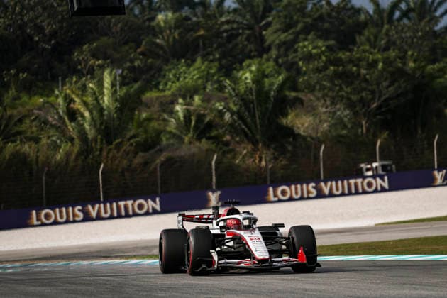 F1 - BAHRAIN GRAND PRIX IN MALAYSIA 2026 31 OCON Esteban (fra), TGR Haas F1 Team VF-26, action during the 2026 Formula 1 Bahrain Grand Prix in Malaysia, 16th round of the 2026 Formula One World Championship, WM, Weltmeisterschaft from October 2 to 4, 2026 on the Sepang International Circuit, in Sepang, Malaysia - SepangMalaysia Copyright: xXavixBonillax