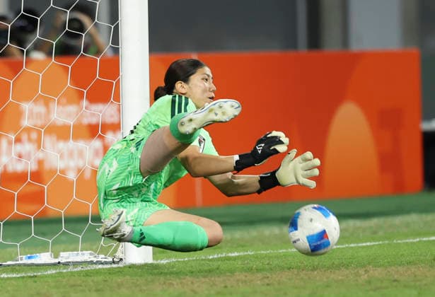 (261002) -- FUKUROI, Oct. 2, 2026 -- Ohba Shu, goalkeeper of Japan, saves during the women s final match of football between Japan and the Democratic People s Republic of Korea (DPRK) at 20th Asian Games Aichi-Nagoya 2026 in Fukuroi of Shizuoka Prefecture, Japan, Oct. 2, 2026. ) (SP)JAPAN-FUKUROI-ASIAN GAMES-FOOTBALL-WOMEN FINAL-PRK VS JPN JiaxHaocheng 