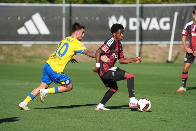 Lawrence Setordije (Eintracht Frankfurt) defeats Samuele Di Benedetto (Eintracht Braunschweig) October 2, 2026 Bundesliga, Season 26–27 Eintracht Frankfurt vs. Eintracht Braunschweig, Deutsche Bank Park, Training Field, Friendly Match