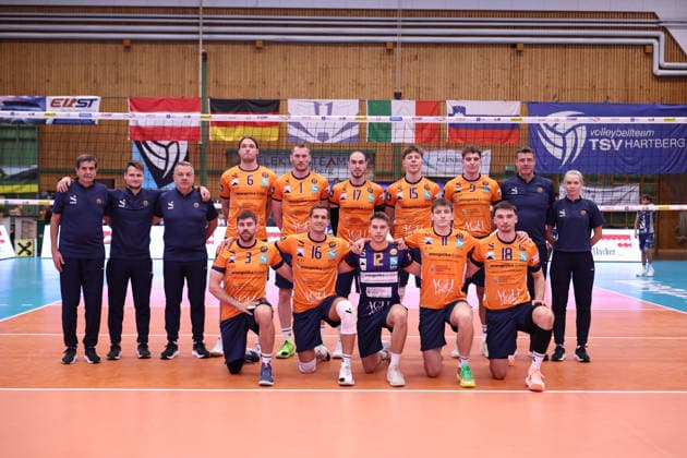 VOLLEYBALL - Coppa Pallavolo Senza Confini HARTBERG,AUSTRIA,02.OCT.26 - VOLLEYBALL - Coppa Pallavolo Senza Confini, TSV Hartberg vs ACH Volley Ljubljana. Image shows team photo Ljubljana.  GEPAxpictures xChrisxBauer