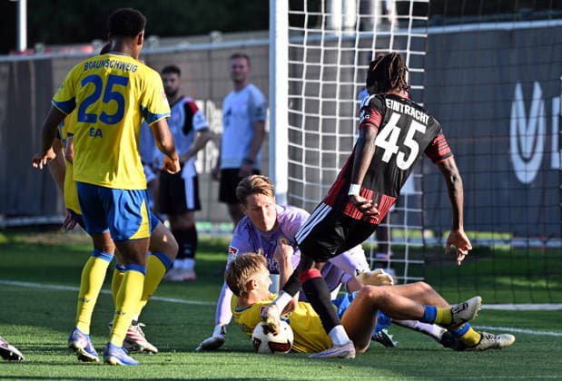October 2, 2026, xjhx, soccer friendly, Eintracht Frankfurt vs. Eintracht Braunschweig: Ron Thorben Hoffmann (Eintracht Braunschweig), Lukas Frenkert (Eintracht Braunschweig), Cherif Cisse (Eintracht Frankfurt), Frankfurt am Main