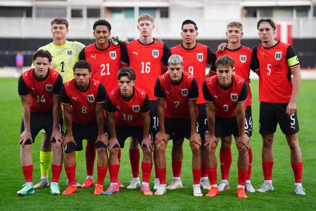 SOCCER - UEFA U21, U 21 EURO quali, AUT vs DEN VIENNA,AUSTRIA,02.OCT.26 - SOCCER - UEFA European Under-21 Championship 2027, qualifiers, OEFB Under-21 international match, Länderspiel, Nationalmannschaft Austria vs Denmark. Image shows in the back row: Lukas Jungwirth, Thierry Fidjeu Tazemeta, Valentin Zabransky, Furkan Dursun, David Puczka and Jannik Schuster (AUT). In the front row: Luca Weinhandl, Jacob Peter Hoedl, Nicolas Bajlicz, Vasilije Markovic and Christopher Olivier (AUT). GEPAxpictures xKevinxKada