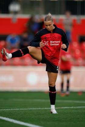 Soccer I Women s I 2026–2027 Season I Bundesliga I Bayer 04 Leverkusen vs. Werder Bremen I October 2, 2026 Cornelia Kramer 7, Bayer 04 Leverkusen warms up and kicks a leg high in the air Leverkusen Ulrich Haberland Stadium North Rhine-Westphalia Germany Copyright: xLobeca CedricxSiefkerx