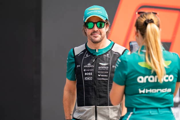 FORMULA 1 BAHRAIN GRAND PRIX IN MALAYSIA 2026 Fernando Alonso (SPA) 14 Aston Martin arriving for practice during the Formula 1 Gulf Air Bahrain Grand Prix in Malaysia 2026, Round 16 of the 2026 Formula 1 World Championship, WM, Weltmeisterschaft from 2nd - 4th October 2026 at Sepang International Circuit, Sepang, Malaysia. Credit: Robbie Hoad Every Second Media Editorial use only. All images are copyright Every Second Media Limited. No images may be reproduced without prior permission. Copyright: xIMAGO EveryxSecondxMediax ESM-2195-0249 RobbiexHoadx xEveryxSecondxMediax