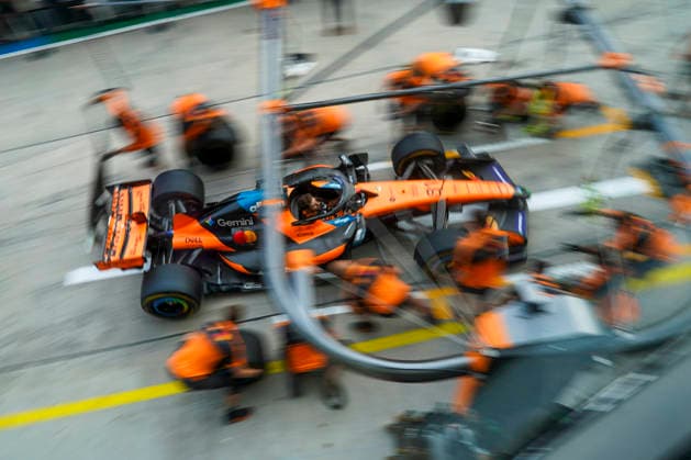 FORMULA 1 BAHRAIN GRAND PRIX IN MALAYSIA 2026 McLaren practice pit stop during the Formula 1 Gulf Air Bahrain Grand Prix in Malaysia 2026, Round 16 of the 2026 Formula 1 World Championship, WM, Weltmeisterschaft from 2nd - 4th October 2026 at Sepang International Circuit, Sepang, Malaysia. Credit: Robbie Hoad Every Second Media Editorial use only. All images are copyright Every Second Media Limited. No images may be reproduced without prior permission. Copyright: xIMAGO EveryxSecondxMediax ESM-2195-0259 RobbiexHoadx xEveryxSecondxMediax