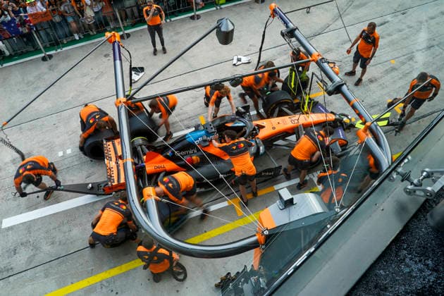 FORMULA 1 BAHRAIN GRAND PRIX IN MALAYSIA 2026 McLaren practice pit stop during the Formula 1 Gulf Air Bahrain Grand Prix in Malaysia 2026, Round 16 of the 2026 Formula 1 World Championship, WM, Weltmeisterschaft from 2nd - 4th October 2026 at Sepang International Circuit, Sepang, Malaysia. Credit: Robbie Hoad Every Second Media Editorial use only. All images are copyright Every Second Media Limited. No images may be reproduced without prior permission. Copyright: xIMAGO EveryxSecondxMediax ESM-2195-0260 RobbiexHoadx xEveryxSecondxMediax