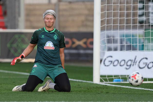 SV Werder Bremen goalkeeper Vanessa Fischer gestures during the Women s Bundesliga match between Bayer 04 Leverkusen and SV Werder Bremen, Ulrich Haberland Stadium on October 2, 2026, in Leverkusen, Germany. Photo by Oliver Kaelke, DeFodi Images. Goalkeeper Vanessa Fischer of SV Werder Bremen gestures during the Bundesliga match between Bayer 04 Leverkusen and SV Werder Bremen at Ulrich Haberland Stadium on October 2, 2026 in Leverkusen, Germany. Photo by Oliver Kaelke, DeFodi Images. DFB and DFL regulations prohibit any use of photographs as image sequences and or quasi-video. Photo by Oliver Kaelke, DeFodi Images.