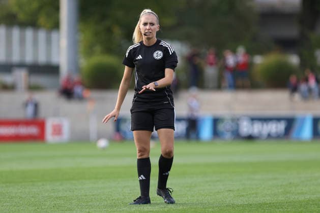 Referee Julia Boike gestures during the Women s Bundesliga match between Bayer 04 Leverkusen and SV Werder Bremen, Ulrich Haberland Stadium on October 2, 2026, in Leverkusen, Germany. Photo by Oliver Kaelke, DeFodi Images. Referee Julia Boike gestures during the Bundesliga match between Bayer 04 Leverkusen and SV Werder Bremen at Ulrich Haberland Stadium on October 2, 2026 in Leverkusen, Germany. Photo by Oliver Kaelke, DeFodi Images. DFB and DFL regulations prohibit any use of photographs as image sequences and or quasi-video. Photo by Oliver Kaelke, DeFodi Images.