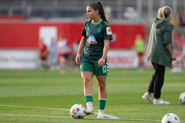 Luna Vanzeir 30, Werder Bremen Women warming up; Bayer 04 Leverkusen Women vs. SV Werder Bremen Women; soccer; Google Pixel Women s Bundesliga; Matchday 6; 2026–2027, October 2, 2026 DFB regulations prohibit any use of photographs as image sequences and or quasi-video Leverkusen, North Rhine-Westphalia, Germany Copyright: xkolbert-press MarkusxVerwimpx