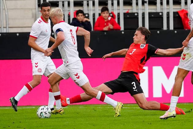 SOCCER - UEFA U21, U 21 EURO quali, AUT vs DEN VIENNA,AUSTRIA,02.OCT.26 - SOCCER - UEFA European Under-21 Championship 2027, qualifiers, OEFB Under-21 international match, Länderspiel, Nationalmannschaft Austria vs Denmark. Image shows Oscar Hojlund (DEN) and Christopher Olivier (AUT).  GEPAxpictures xKevinxKada