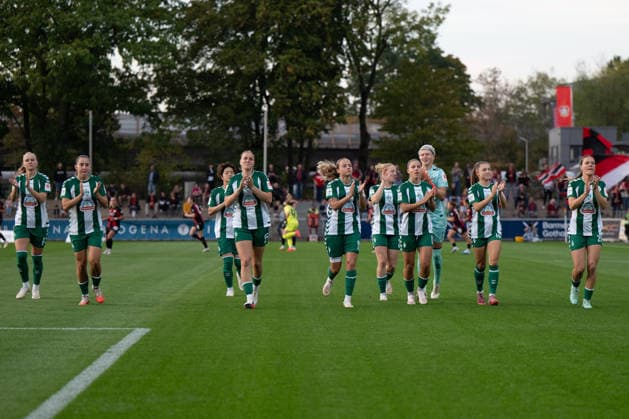 Bremen team runs out to the fans before kickoff, Bayer 04 Leverkusen Women vs. SV Werder Bremen Women, Soccer, Google Pixel Women s Bundesliga, Matchday 6, 2026–2027, October 2, 2026 DFB regulations prohibit any use of photographs as image sequences and or quasi-video Leverkusen, North Rhine-Westphalia, Germany Copyright: xkolbert-press MarkusxVerwimpx