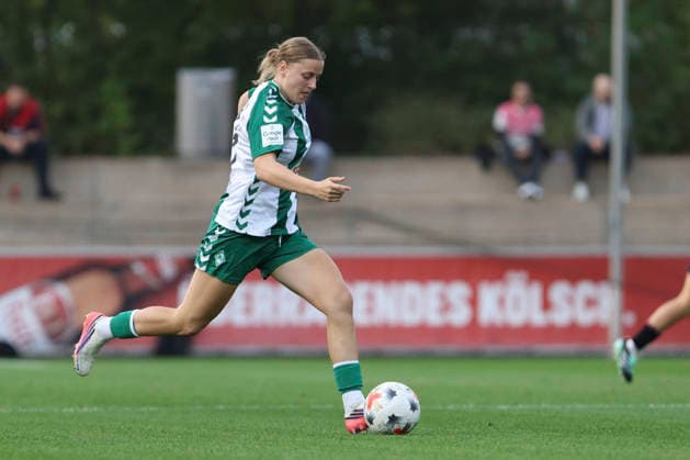 Sarah Gutmann of SV Werder Bremen in action, on the ball, making a solo run during the Women s Bundesliga match between Bayer 04 Leverkusen and SV Werder Bremen, Ulrich Haberland Stadium on October 2, 2026, in Leverkusen, Germany. Photo by Oliver Kaelke, DeFodi Images. Sarah Gutmann of SV Werder Bremen controls the ball during the Bundesliga match between Bayer 04 Leverkusen and SV Werder Bremen at Ulrich Haberland Stadium on October 2, 2026 in Leverkusen, Germany. Photo by Oliver Kaelke, DeFodi Images. DFB and DFL regulations prohibit any use of photographs as image sequences and or quasi-video. Photo by Oliver Kaelke, DeFodi Images.