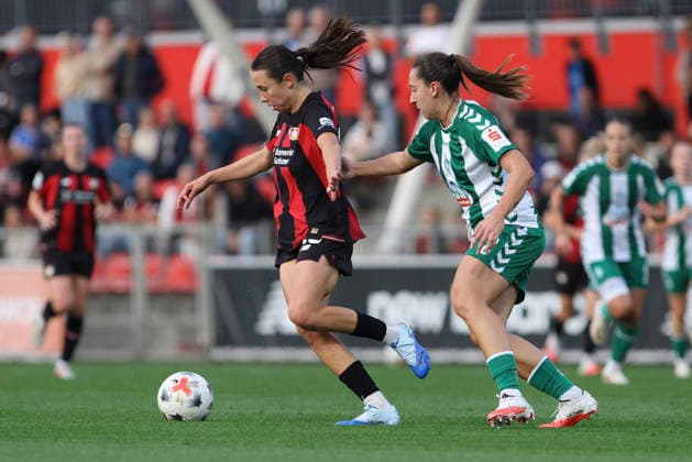 Loreen Bender of Bayer 04 Leverkusen and Wiktoria Zieniewicz of SV Werder Bremen battle for the ball during the Women s Bundesliga match between Bayer 04 Leverkusen and SV Werder Bremen at Ulrich Haberland Stadium on October 2, 2026, in Leverkusen, Germany. Photo by Oliver Kaelke, DeFodi Images. Loreen Bender of Bayer 04 Leverkusen and Wiktoria Zieniewicz of SV Werder Bremen battle for the ball during the Bundesliga match between Bayer 04 Leverkusen and SV Werder Bremen at Ulrich Haberland Stadium on October 2, 2026 in Leverkusen, Germany. Photo by Oliver Kaelke, DeFodi Images. DFB and DFL regulations prohibit any use of photographs as image sequences and or quasi-video. Photo by Oliver Kaelke, DeFodi Images.