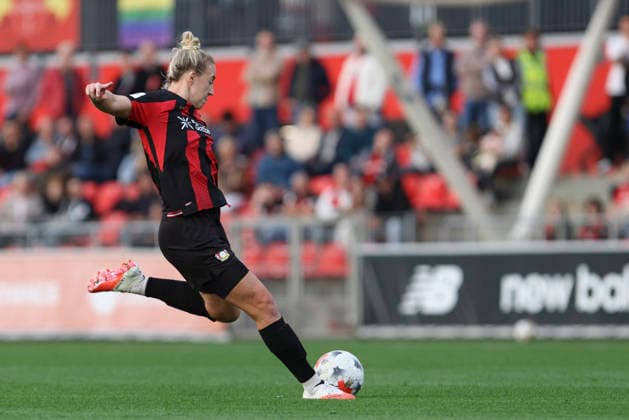 Carolin Simon of Bayer 04 Leverkusen in action, on the ball, making a solo run during the Women s Bundesliga match between Bayer 04 Leverkusen and SV Werder Bremen, Ulrich Haberland Stadium on October 2, 2026, in Leverkusen, Germany. Photo by Oliver Kaelke, DeFodi Images. Carolin Simon of Bayer 04 Leverkusen controls the ball during the Bundesliga match between Bayer 04 Leverkusen and SV Werder Bremen at Ulrich Haberland Stadium on October 2, 2026 in Leverkusen, Germany. Photo by Oliver Kaelke, DeFodi Images. DFB and DFL regulations prohibit any use of photographs as image sequences and or quasi-video. Photo by Oliver Kaelke, DeFodi Images.