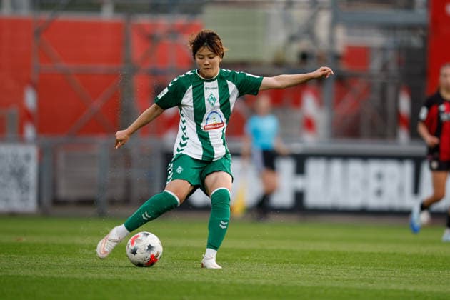 Soccer I Women s I 2026–2027 Season I Bundesliga I Bayer 04 Leverkusen vs. Werder Bremen I May 2, 2026, Mei Shimada 8, Werder Bremen takes a shot on goal; free kick, close-up, portrait, single photo, single frame, body; Leverkusen, Ulrich Haberland Stadium, North Rhine-Westphalia, Germany Copyright: xLobeca CedricxSiefkerx