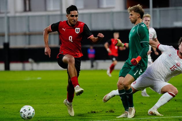 SOCCER - UEFA U21, U 21 EURO quali, AUT vs DEN VIENNA,AUSTRIA,02.OCT.26 - SOCCER - UEFA European Under-21 Championship 2027, qualifiers, OEFB Under-21 international match, Länderspiel, Nationalmannschaft Austria vs Denmark. Image shows Furkan Dursun (AUT) and Theo Sander (DEN).  GEPAxpictures xKevinxKada