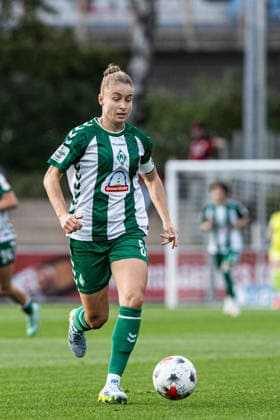 Google Pixel Women s Bundesliga Bayer 04 Leverkusen Women SV Werder Bremen Women 10 02 2026 Michelle Ulbrich SV Werder Bremen Women, 5 Google Pixel Women s Bundesliga Bayer 04 Leverkusen Women SV Werder Bremen Women BayArena, Leverkusen, October 2, 2026 DFL regulations prohibit any use of photographs as image sequences and or quasi-video Copyright: xBEAUTIFULxSPORTS Buriakovx