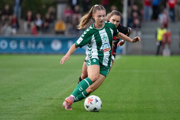 Michelle Weiss 15 Werder Bremen Women in Action, Bayer 04 Leverkusen Women vs. SV Werder Bremen Women, Soccer, Google Pixel Women s Bundesliga, Matchday 6, 2026–2027, October 2, 2026 DFB regulations prohibit any use of photographs as image sequences and or quasi-video Leverkusen, North Rhine-Westphalia, Germany Copyright: xkolbert-press MarkusxVerwimpx