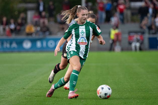 Michelle Weiss 15 Werder Bremen Women in Action, Bayer 04 Leverkusen Women vs. SV Werder Bremen Women, Soccer, Google Pixel Women s Bundesliga, Matchday 6, 2026–2027, October 2, 2026 DFB regulations prohibit any use of photographs as image sequences and or quasi-video Leverkusen, North Rhine-Westphalia, Germany Copyright: xkolbert-press MarkusxVerwimpx