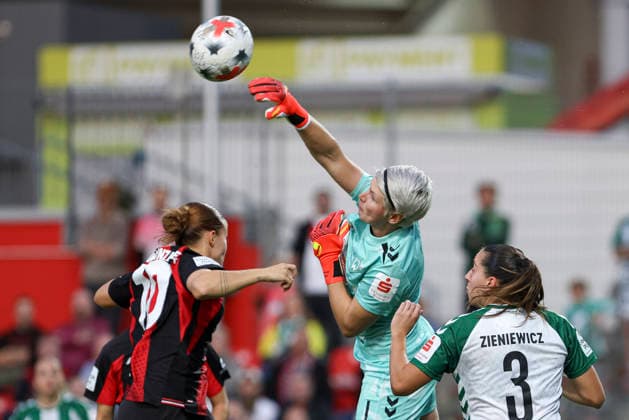 Estrella Merino Gonzalez of Bayer 04 Leverkusen and goalkeeper Vanessa Fischer of SV Werder Bremen battle for the ball during the Women s Bundesliga match between Bayer 04 Leverkusen and SV Werder Bremen at Ulrich Haberland Stadium on October 2, 2026, in Leverkusen, Germany. Photo by Oliver Kaelke, DeFodi Images. Estrella Merino Gonzalez of Bayer 04 Leverkusen and goalkeeper Vanessa Fischer of SV Werder Bremen battle for the ball during the Bundesliga match between Bayer 04 Leverkusen and SV Werder Bremen at Ulrich Haberland Stadium on October 2, 2026 in Leverkusen, Germany. Photo by Oliver Kaelke, DeFodi Images. DFB and DFL regulations prohibit any use of photographs as image sequences and or quasi-video. Photo by Oliver Kaelke, DeFodi Images.