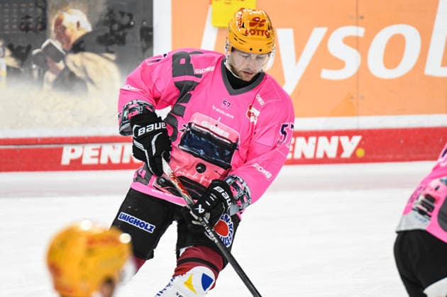 Straubing Tigers vs. Pinguins Bremerhaven, Ice Hockey, German Ice Hockey League, Penny DEL, Matchday 5, 2026–2027 Season, October 2, 2026, Alexander Friesen, Pinguins Bremerhaven, Men s Ice Hockey, German Ice Hockey League, Penny DEL, Matchday 5, 2026–2027 Season on October 2, 2026, at the Eisstadion am Pulverturm, Straubing Tigers (blue) vs. Pinguins Bremerhaven (white)