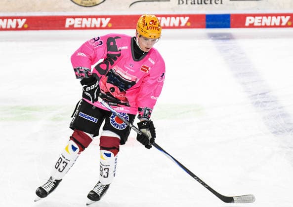 Straubing Tigers vs. Pinguins Bremerhaven, Ice Hockey, German Ice Hockey League, Penny DEL, Matchday 5, 2026–2027 Season, October 2, 2026, Florian Reinwald, Pinguins Bremerhaven, Men s Ice Hockey, German Ice Hockey League, Penny DEL, Matchday 5, 2026–2027 Season on October 2, 2026, at the Eisstadion am Pulverturm, Straubing Tigers (blue) vs. Pinguins Bremerhaven (white)