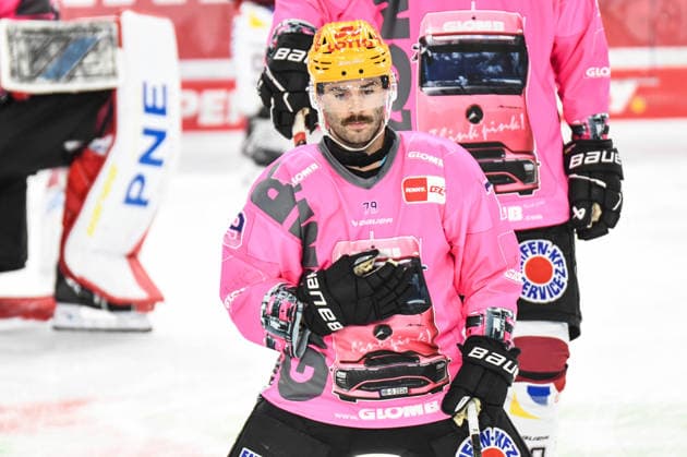 Straubing Tigers vs. Pinguins Bremerhaven, Ice Hockey, German Ice Hockey League, Penny DEL, Matchday 5, 2026–2027 Season, October 2, 2026, Colt Adam Conrad, Pinguins Bremerhaven, Men s Ice Hockey, German Ice Hockey League, Penny DEL, Matchday 5, 2026–2027 Season on October 2, 2026, at the Eisstadion am Pulverturm, Straubing Tigers (blue) vs. Pinguins Bremerhaven (white)