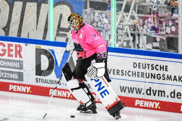 Straubing Tigers vs. Pinguins Bremerhaven, Ice Hockey, German Ice Hockey League, Penny DEL, Matchday 5, 2026–2027 Season, October 2, 2026 Kristers Gudlevskis Pinguins Bremerhaven, Men s Ice Hockey, German Ice Hockey League, Penny DEL, Matchday 5, 2026–2027 Season on February 10, 2026, at the Eisstadion am Pulverturm, Straubing Tigers (blue) vs. Pinguins Bremerhaven (white)