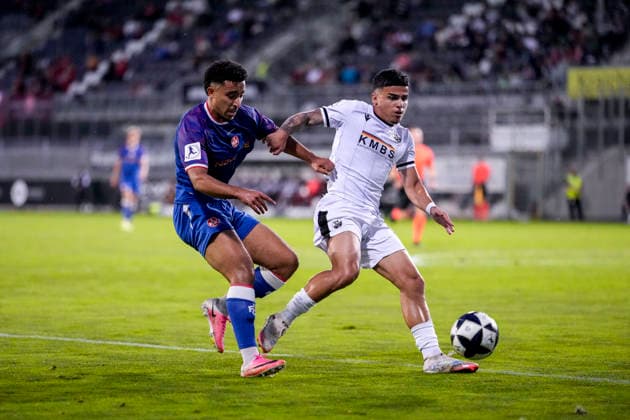 v li Nassim El Ouarti FCK, 33, Seyhan Yigit SVS, 22, tackle, game scene, duel, tackle, tackling, dynamics, action, 10 02 2026, Sandhausen, Germany, soccer, Regionalliga Southwest, SV Sandhausen 1 vs. FC Kaiserslautern II xozx