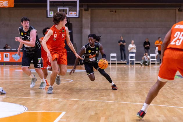 Tobias Rainer Holbach, OrangeAcademy, 17; Tyrel Morgan, Kreisbau Kirchheim Knights, 11; GER; OrangeAcademy vs. Kreisbau Kirchheim Knights, Barmer 2 Basketball Bundesliga, Matchday 2, 2026–2027 season, October 2, 2026 GER, OrangeAcademy vs. Kreisbau Kirchheim Knights, Barmer 2 Basketball Bundesliga, Matchday 2, 2026–2027 season, October 2, 2026 Neu Ulm Copyright: xEibner-Pressefoto NinaxSanderx EP_NSR