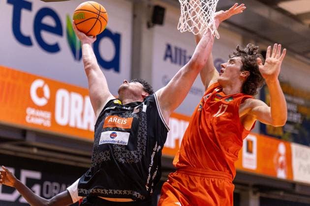 Alexander Stief, Kreisbau Kirchheim Knights, 21; Tobias Rainer Holbach, OrangeAcademy, 17; GER, OrangeAcademy vs. Kreisbau Kirchheim Knights, Barmer 2 Basketball Bundesliga, Matchday 2, 2026–2027 season, October 2, 2026 GER, OrangeAcademy vs. Kreisbau Kirchheim Knights, Barmer 2 Basketball Bundesliga, Matchday 2, 2026–2027 season, October 2, 2026 Neu Ulm Copyright: xEibner-Pressefoto NinaxSanderx EP_NSR