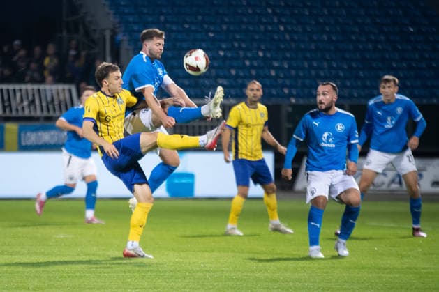 Soccer: Saxony Cup, 1 FC Lok Leipzig vs. SV Liebertwolkwitz, October 2, 2026; Alexander Siebeck 14 (Lok Leipzig) vs. Vincent Müller 5 (SV Liebertwolkwitz); Soccer, Wernesgrüner Saxony Cup 2026–2027, Round 3: 1 FC Lok Leipzig vs. SV Liebertwolkwitz on October 2, 2026, at Bruno Plache Stadium, Leipzig Copyright: xBEAUTIFULxSPORTS JanxKaeferx