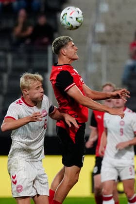 SOCCER - UEFA U21, U 21 EURO quali, AUT vs DEN VIENNA,AUSTRIA,02.OCT.26 - SOCCER - UEFA European Under-21 Championship 2027, qualifiers, OEFB Under-21 international match, Länderspiel, Nationalmannschaft Austria vs Denmark. Image shows Oscar Hojlund (DEN) and Vasilije Markovic (AUT). GEPAxpictures xKevinxKada